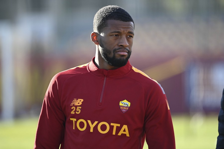 Georginio Wijnaldum durante un allenamento a Trigoria