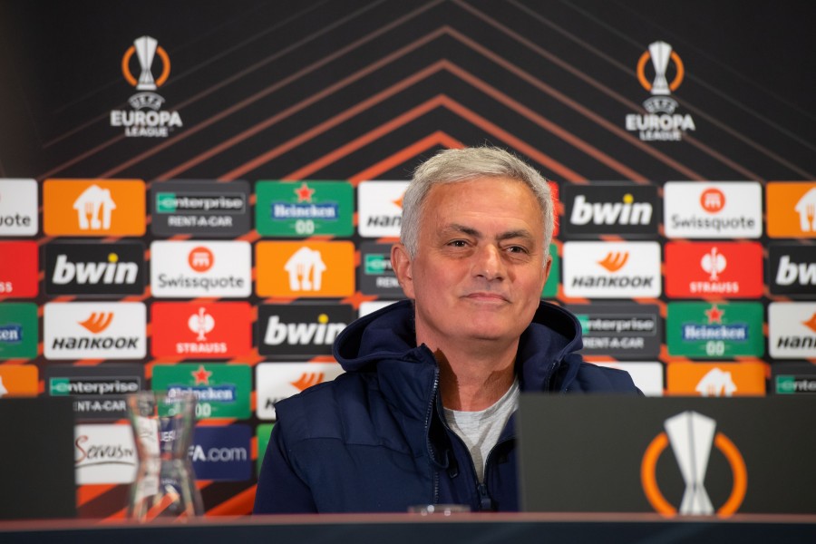 José Mourinho sulla panchina della Roma