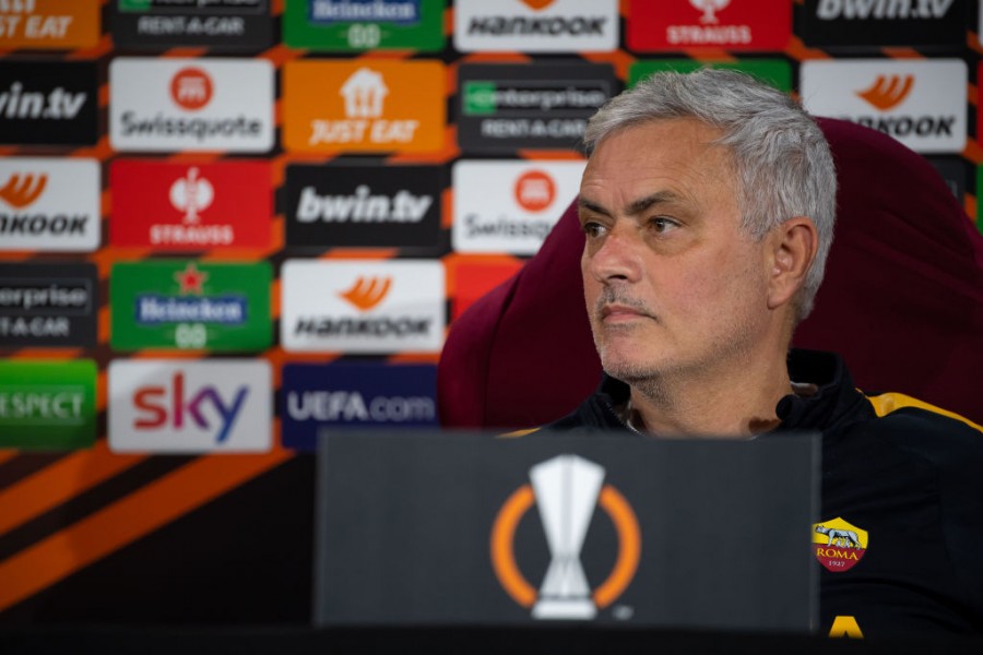 José Mourinho durante una conferenza stampa