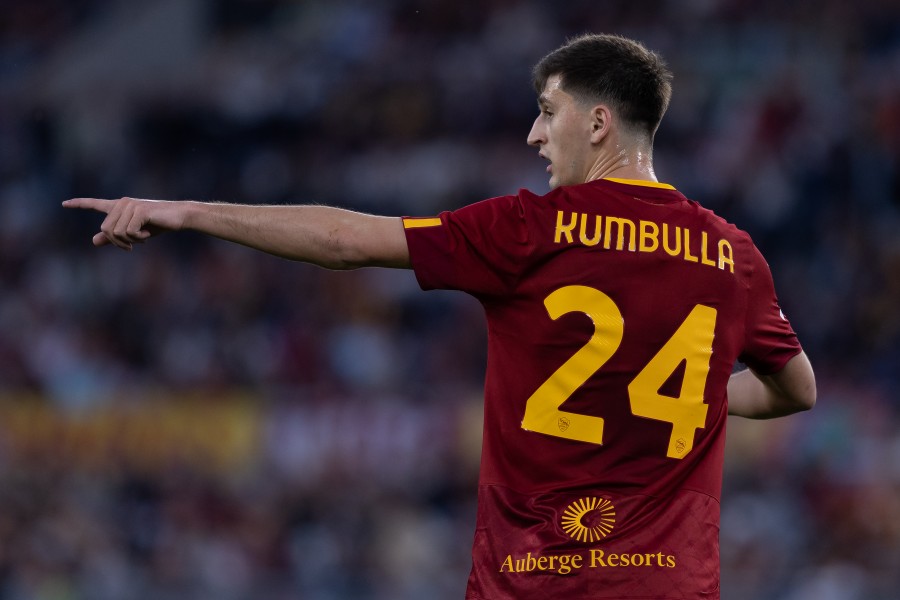 Marash Kumbulla con la maglia della Roma