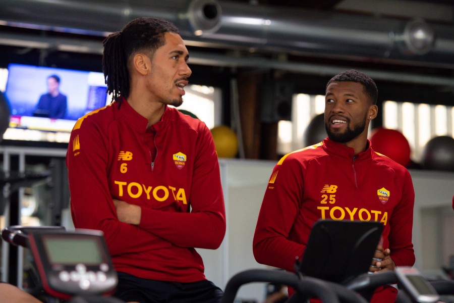 Smalling e Wijnaldum durante un allenamento