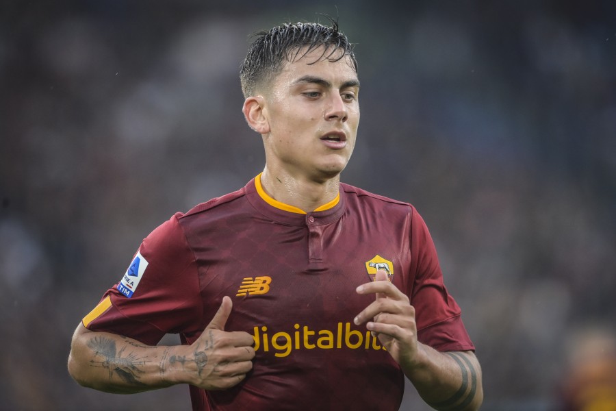 Dybala in campo con la Roma