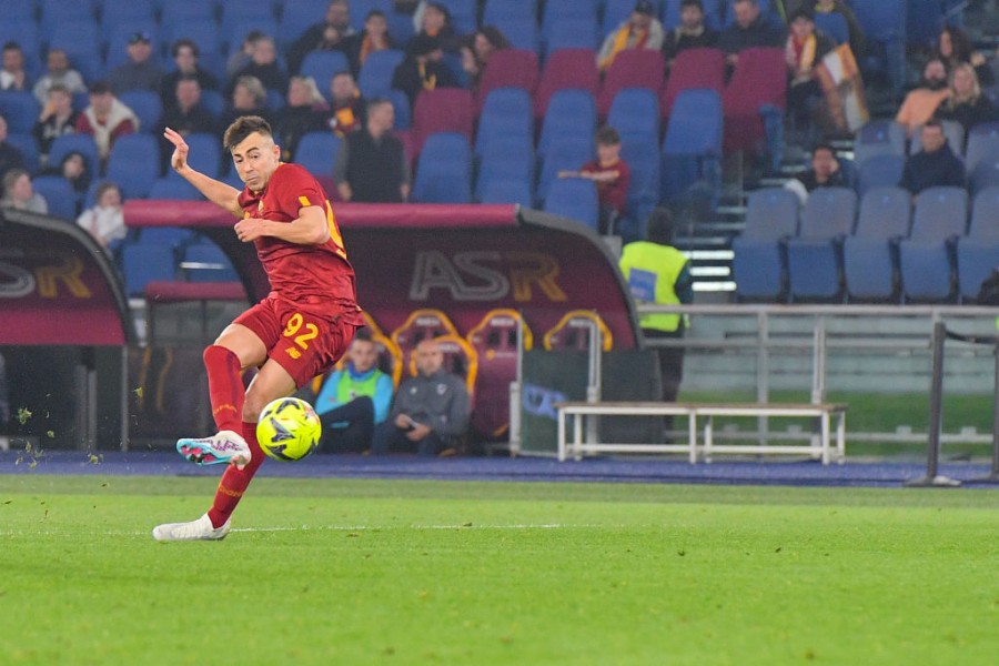 El Shaarawy al momento del tiro che lo ha portato al gol contro la Sampdoria