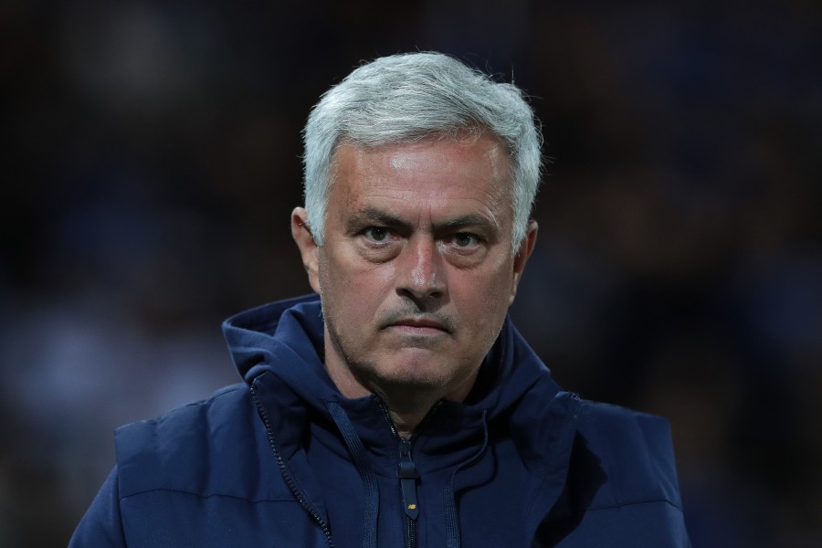 Mourinho, allenatore della Roma, durante una partita