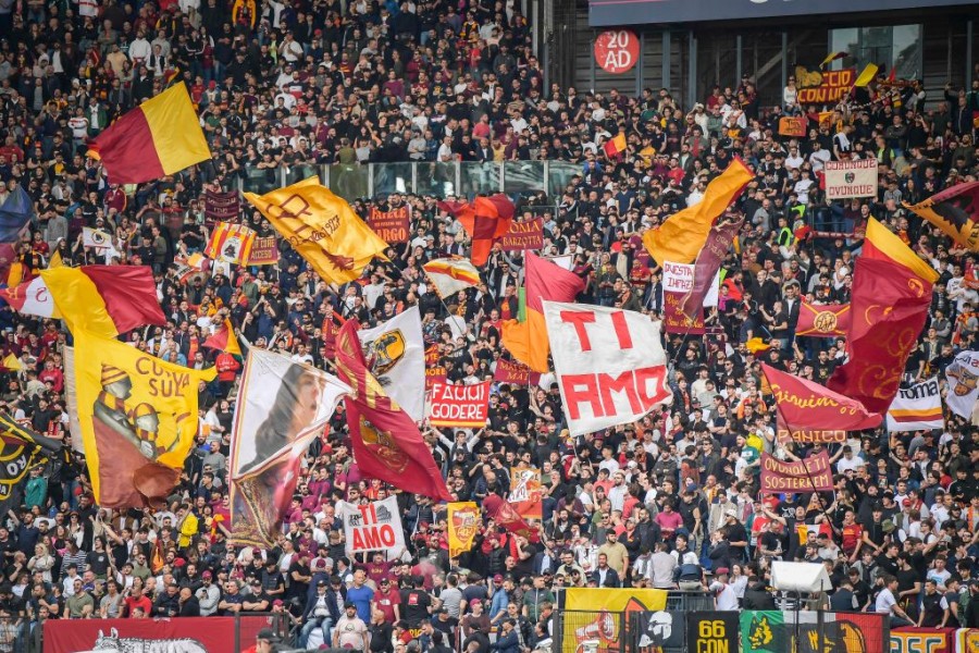 La Curva sud dello stadio Olimpico durante una partita