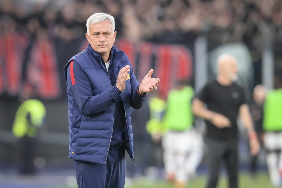 Mourinho in campo allo Stadio Olimpico