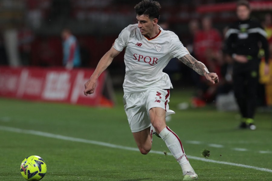 Roger Ibañez in campo con la Roma