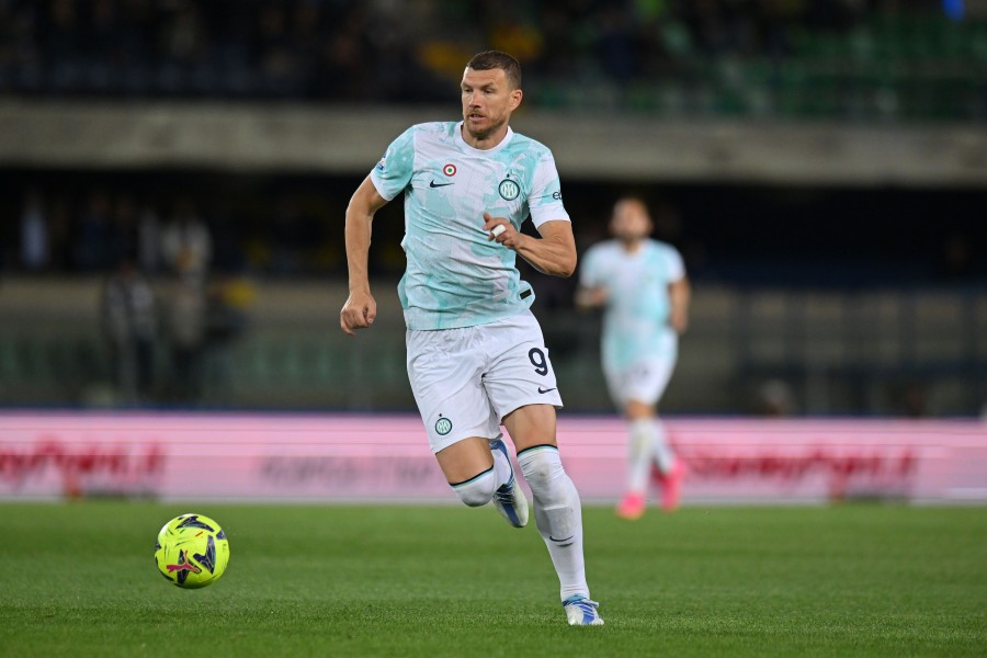 Edin Dzeko con la maglia dell'Inter