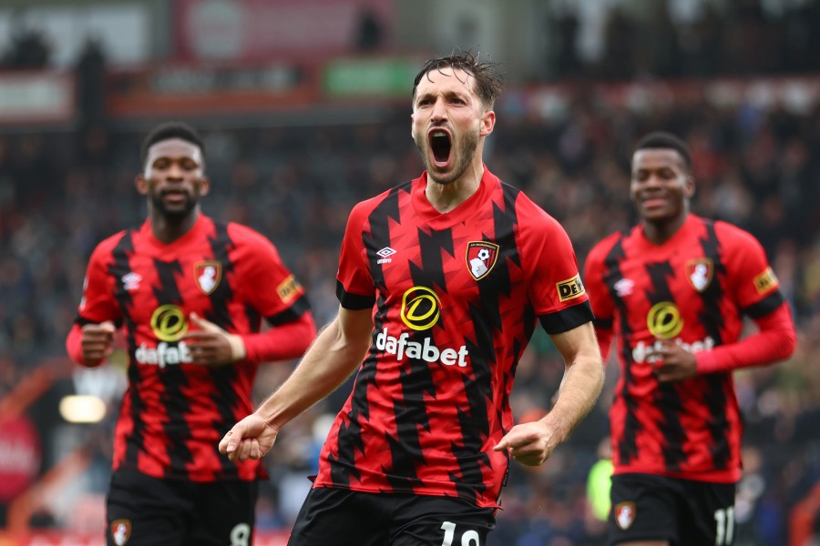 Matías Viña con la maglia del Bournemouth 