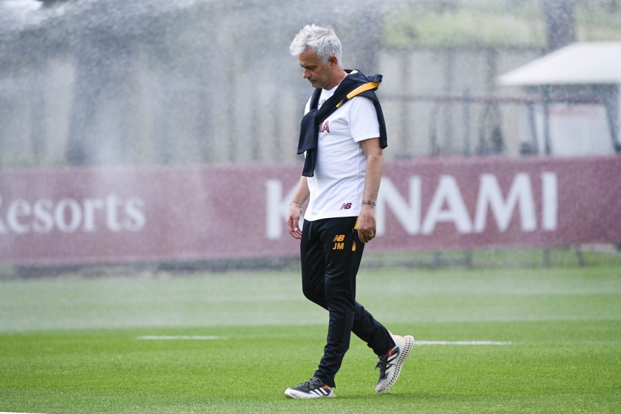 José Mourinho durante l'allenamento di ieri