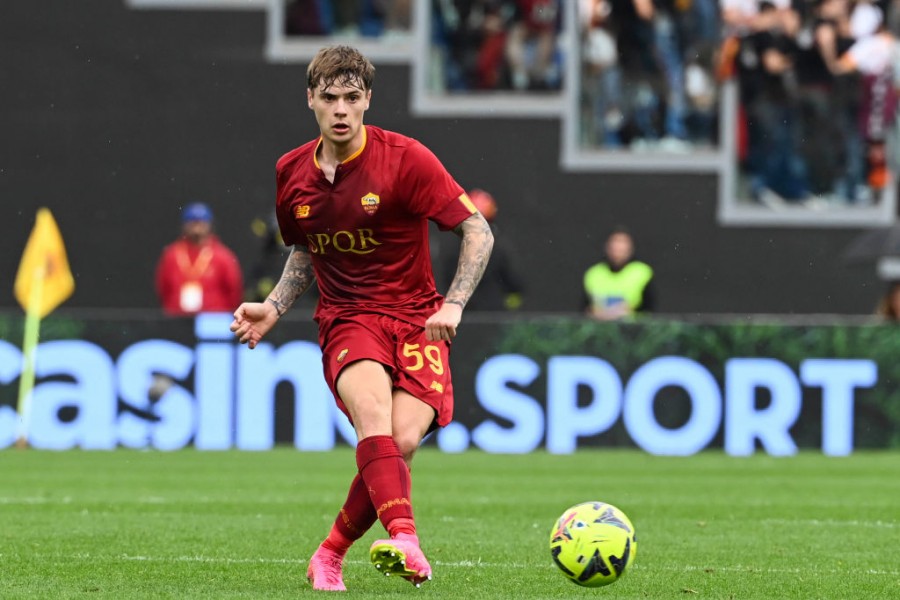 Zalewski durante una partita della Roma