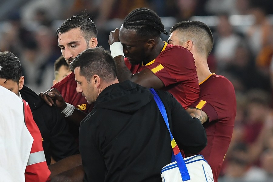 Tammy Abraham prima di una partita della Roma