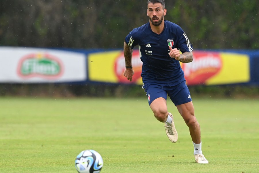 Leonardo Spinazzola durante un allenamento con l'Italia