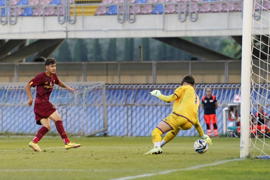 I ragazzi dell'Under 16 giallorossa esultano dopo il passaggio del turno contro il Milan in semifinale