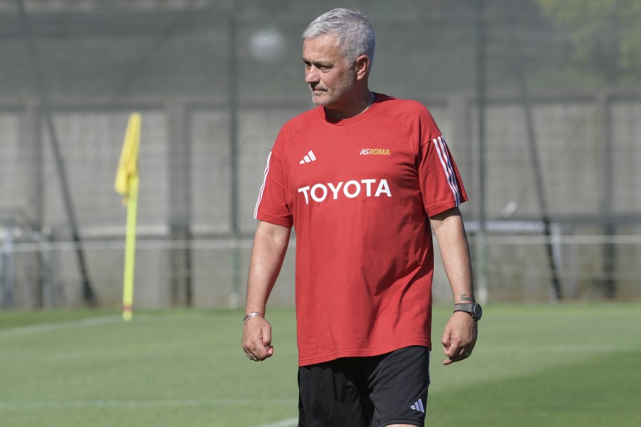 José Mourinho durante un allenamento della Roma