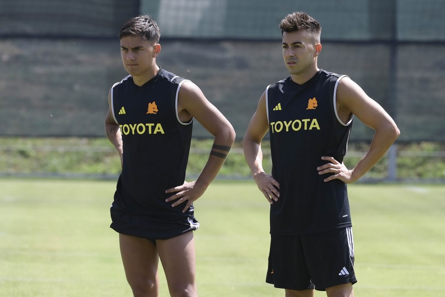 Dybala e El Shaarawy durante l'allenamento