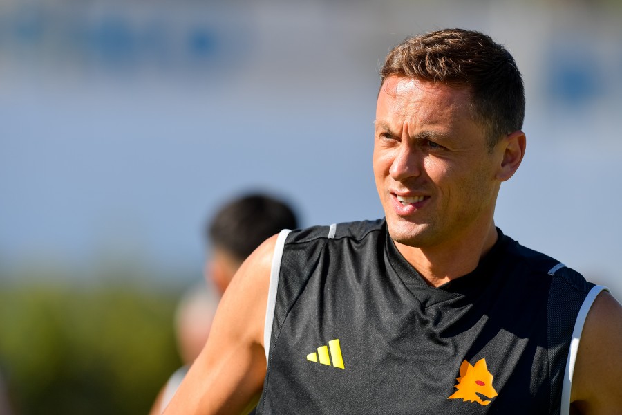 Nemanja Matic in allenamento con la Roma