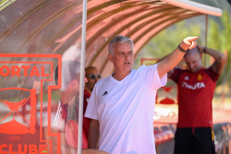 José Mourinho durante una sessione di allenamento a Albufeira 