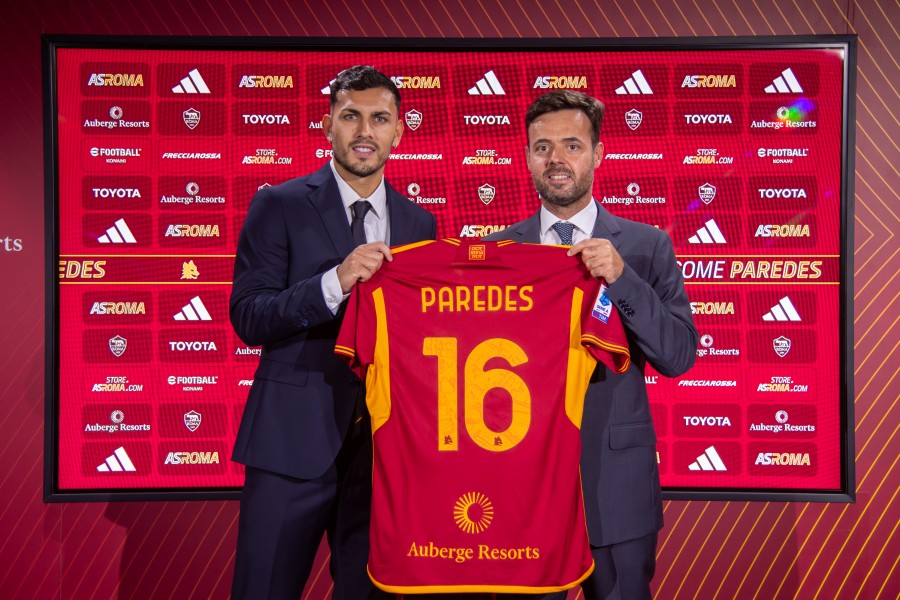 Leandro Paredes con la numero 16