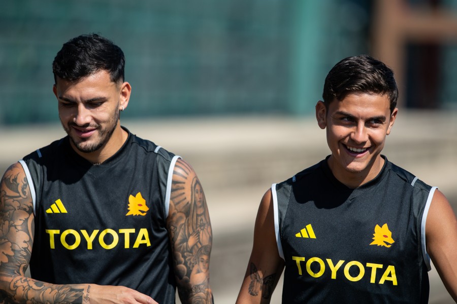 Paredes e Dybala durante un allenamento