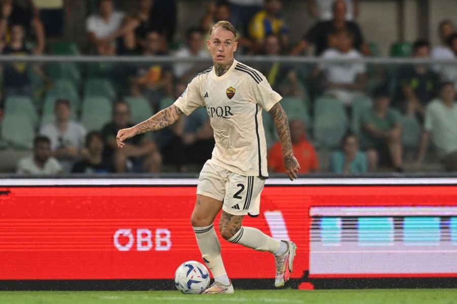 Rick Karsdorp in azione con la maglia della Roma