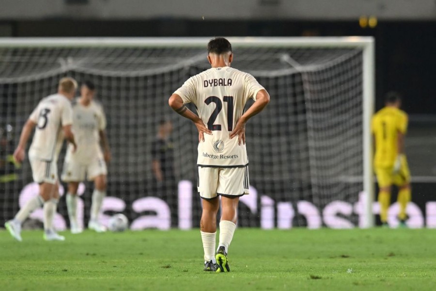 Paulo Dybala in azione al Bentegodi contro il Verona 