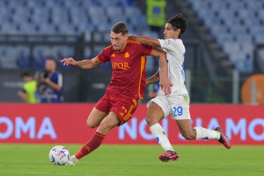 Belotti in un contrasto durante Roma-Empoli