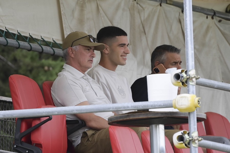 Mourinho e Volpato in tribuna