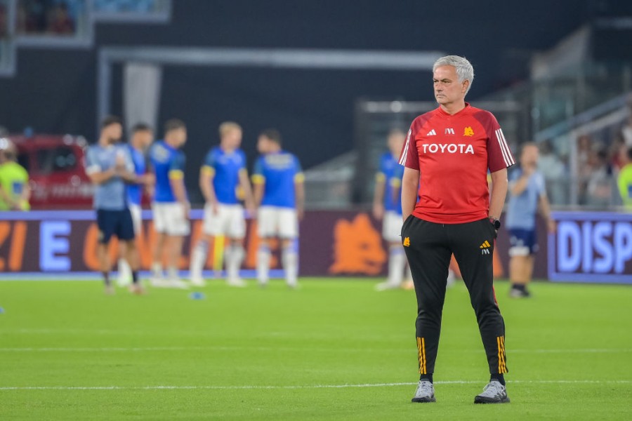 José Mourinho in campo all'Olimpico