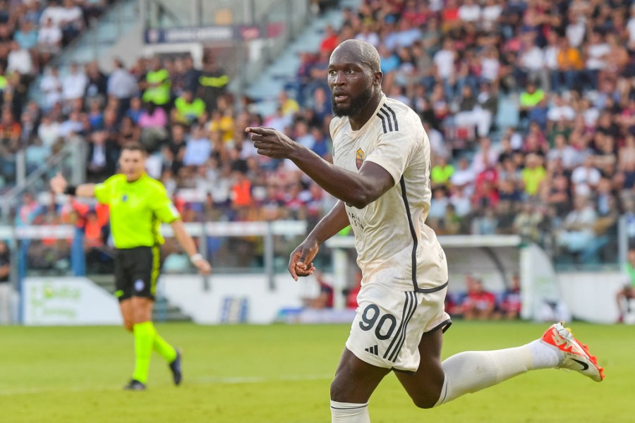 Lukaku esulta dopo il gol al Cagliari