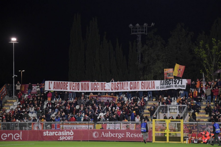 Lo striscione dei tifosi romanisti per Giulia Cecchettin