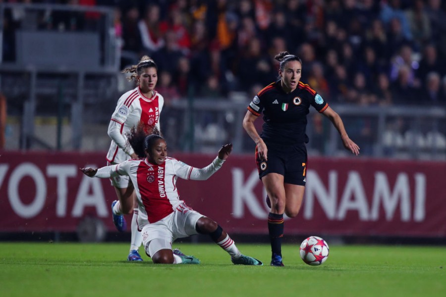 Evelyne Viens in azione contro l'Ajax