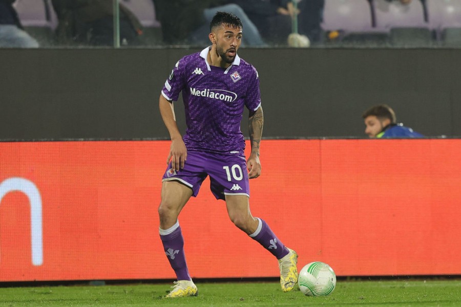 Nicolas Gonzalez in campo con la Fiorentina