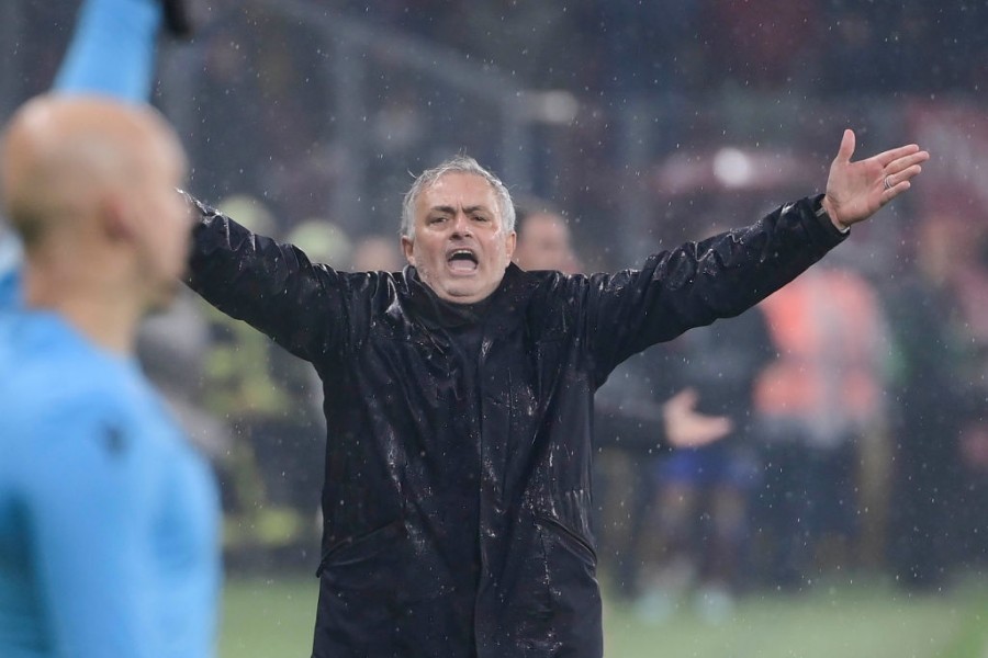 Mourinho durante una partita della Roma