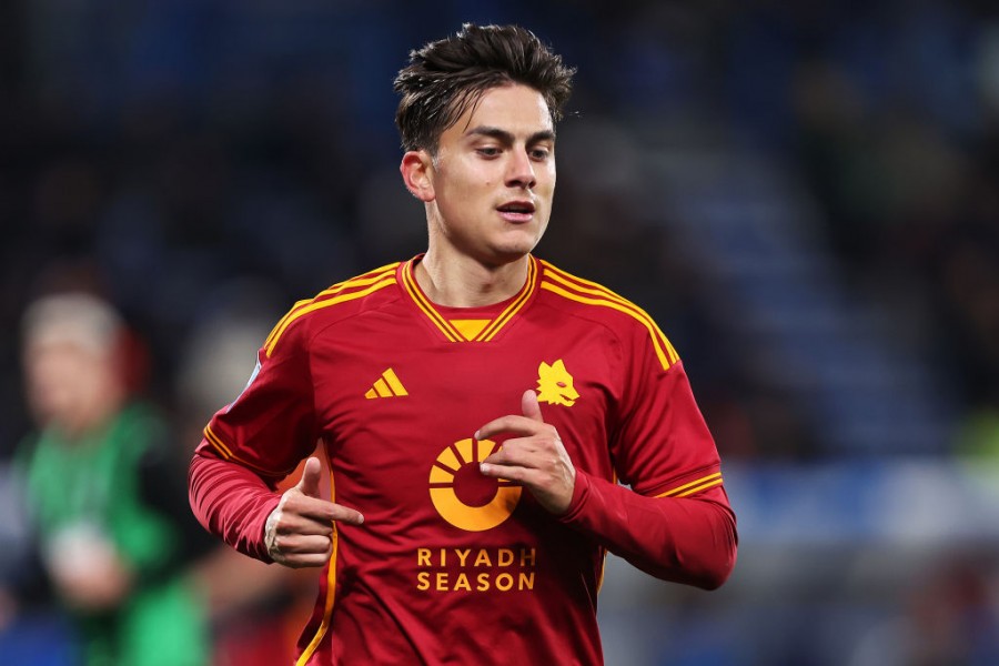 Paulo Dybala in campo con la Roma