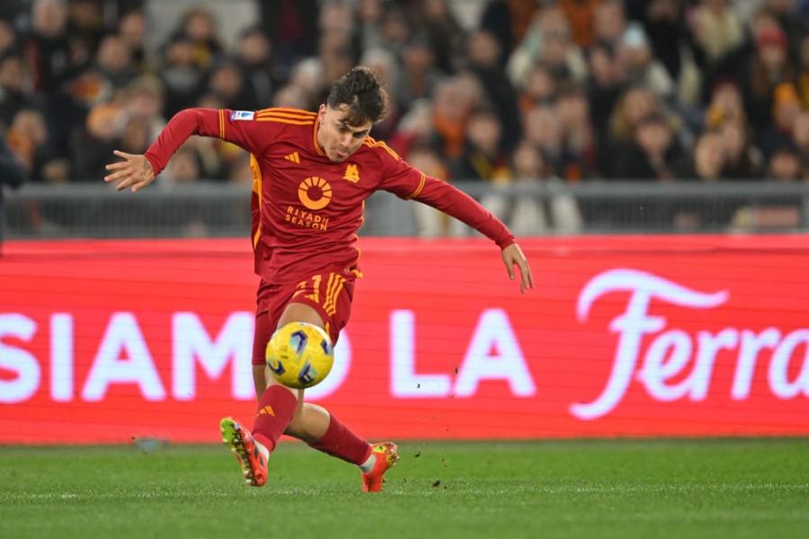 Paulo Dybala in campo con la Roma