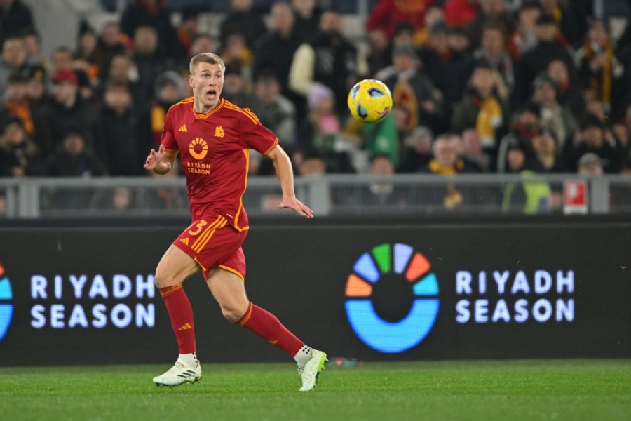 Rasmus Kristensen in azione con la maglia della Roma