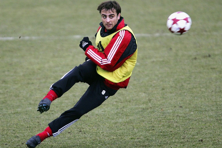 Dimitar Berbatov durnate un allenamento con il Bayer Leverkusen