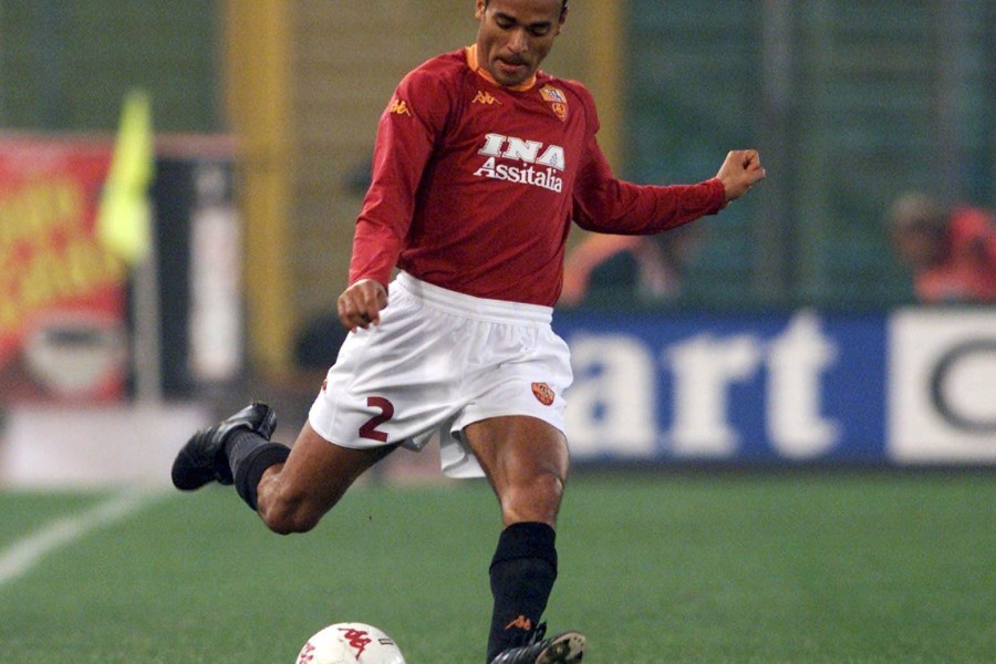 Cafu durante una partita con la Roma