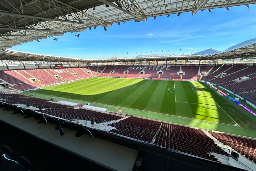 La visuale interna dello Stade de Geneve di Ginevra