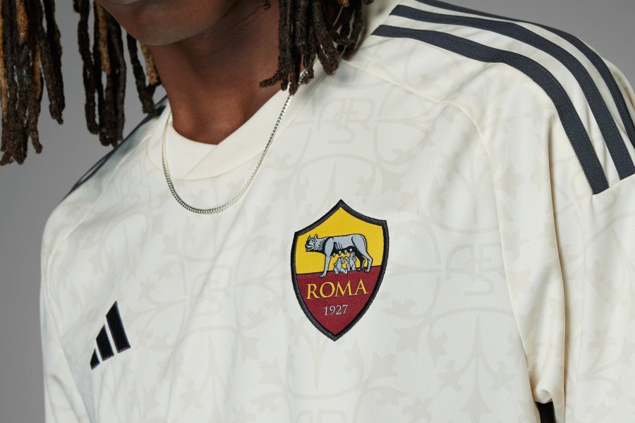 La seconda maglia Adidas