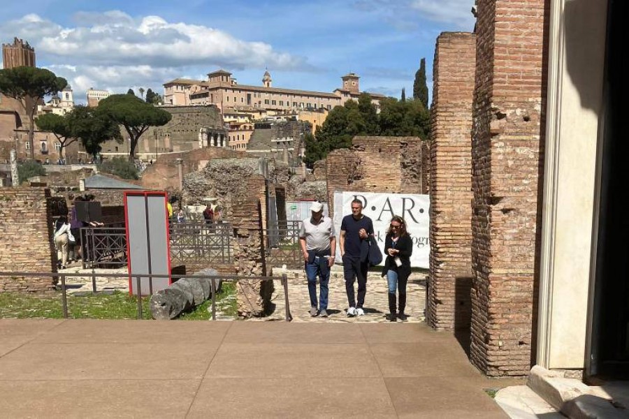 José Mourinho e Nuno Santos ai Fori Imperiali