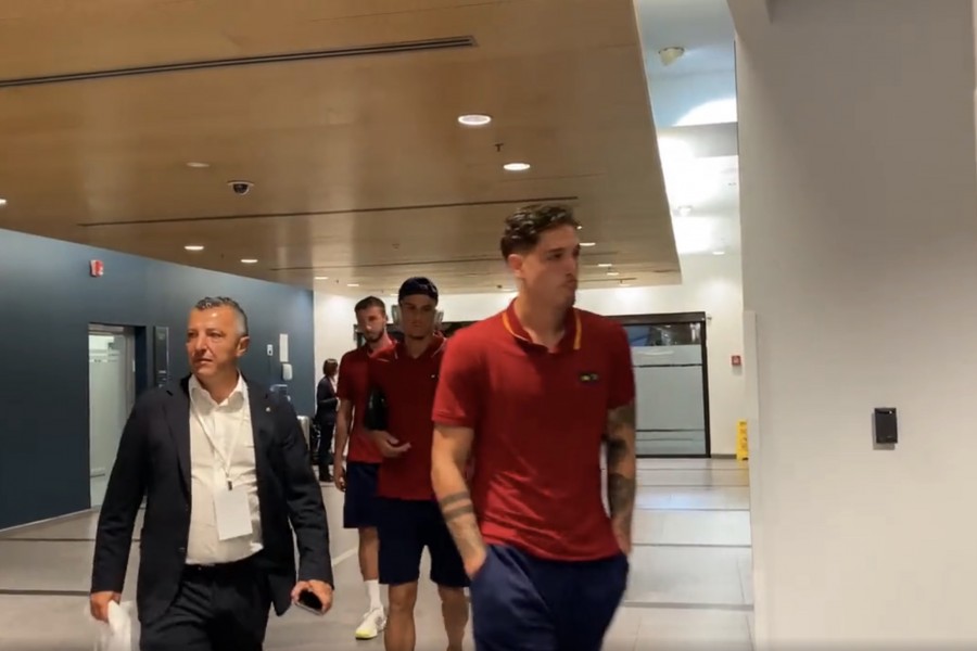 L'arrivo della squadra al Sammy Offer Stadium