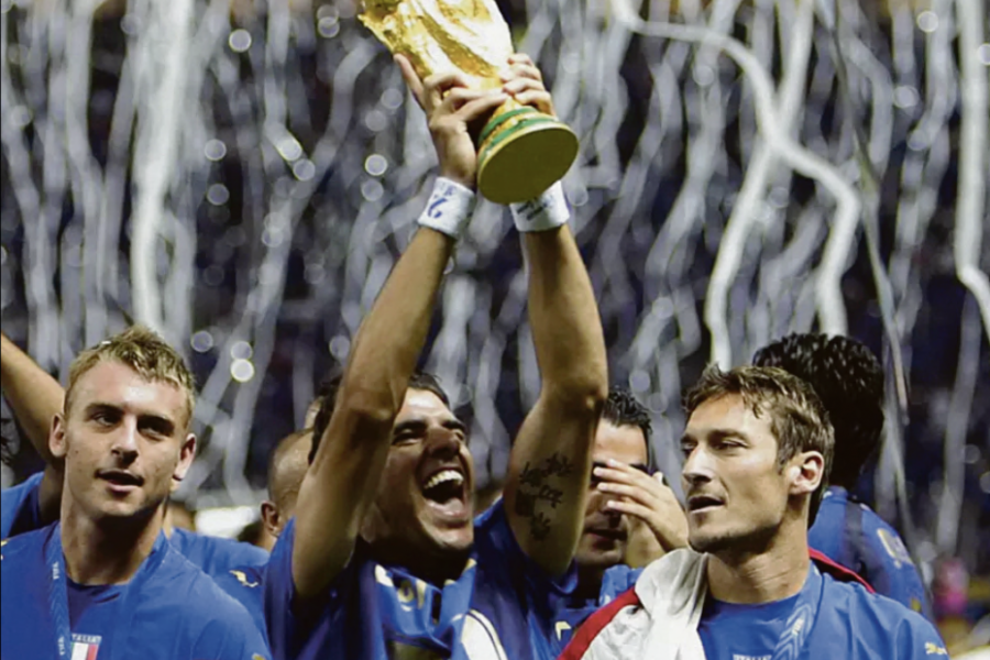 De Rossi, Perrotta e Totti dopo la vittoria al Mondiale del 2006