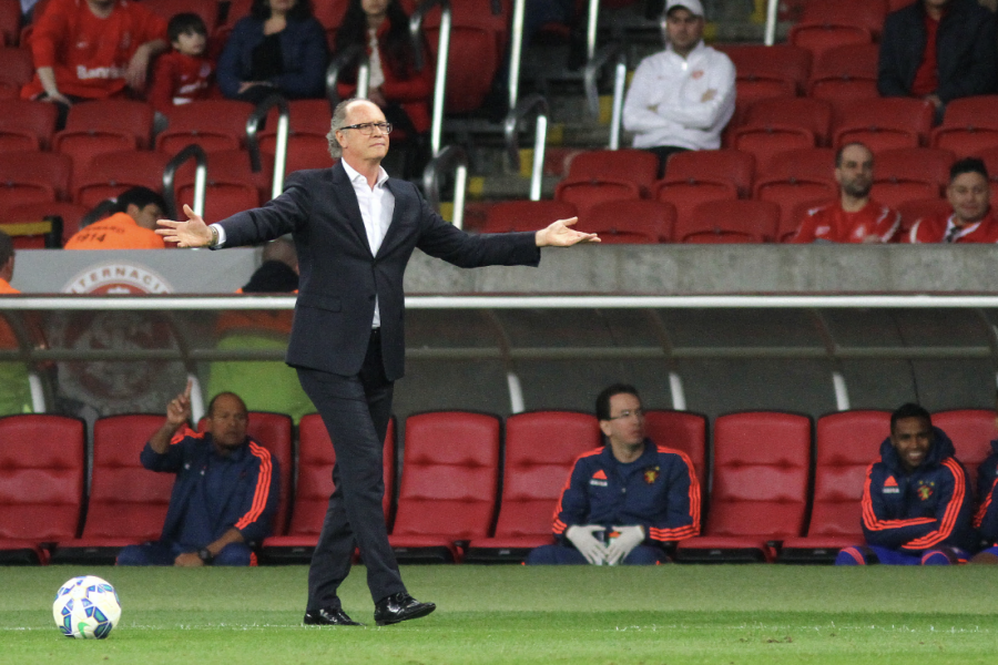 Paulo Roberto Falcao in veste di allenatore