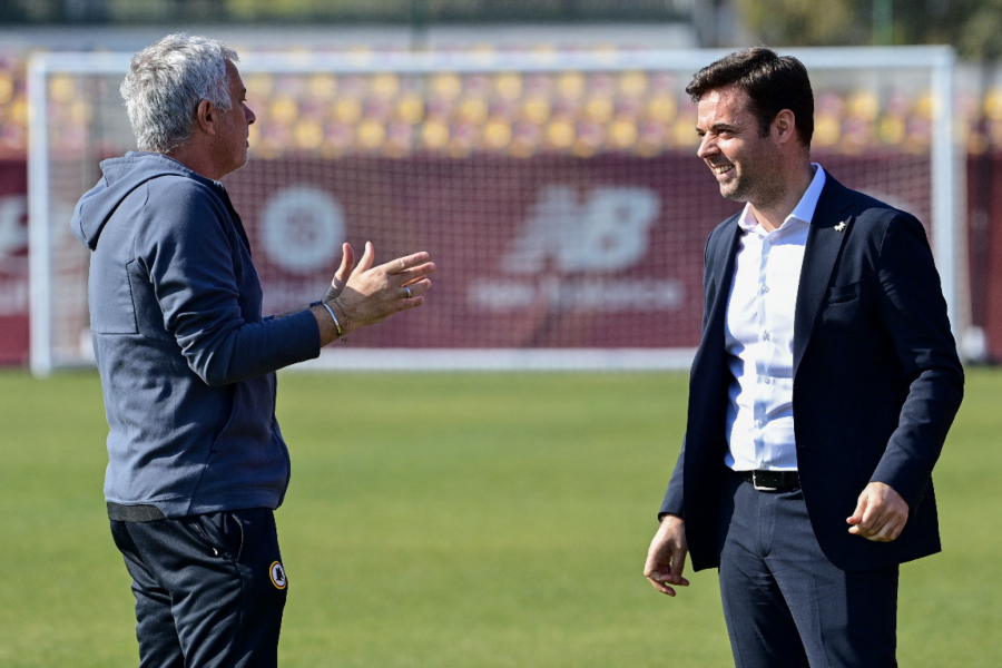 Mourinho e Pinto durante un allenamento della Roma