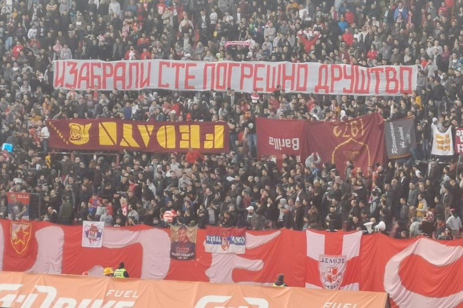 La Curva della Stella Rossa mostra gli striscioni sottratti 