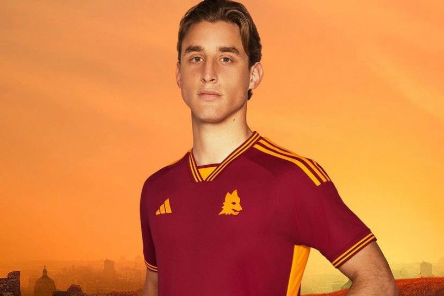 Bove con la nuova maglia della Roma