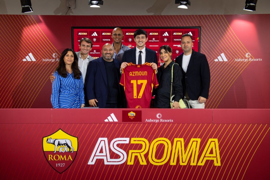 Azmoun durante la sua presentazione