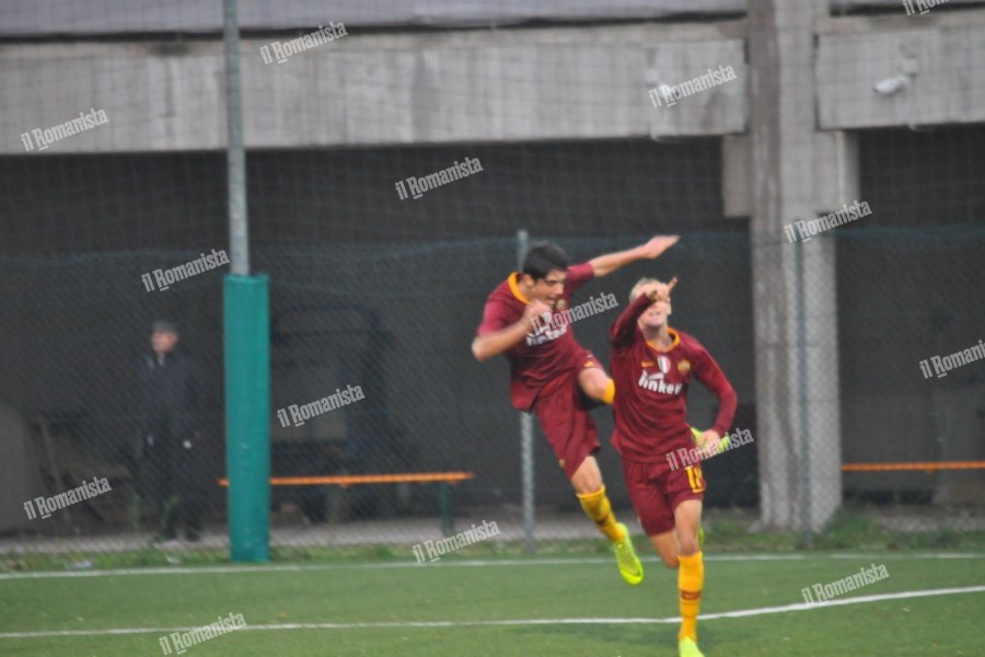 L'esultanza di Agostinelli per il gol del 4-4